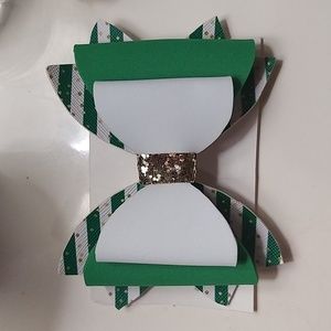 Bows Med green and white gold